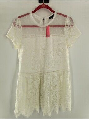 Susan Betro Women's NWT Blouse M Beige Lacey 057